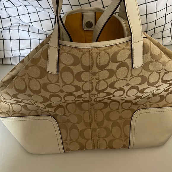 Coach Hadley signature duffle bag/wrist bag. Medium size - Picture 13 of 16